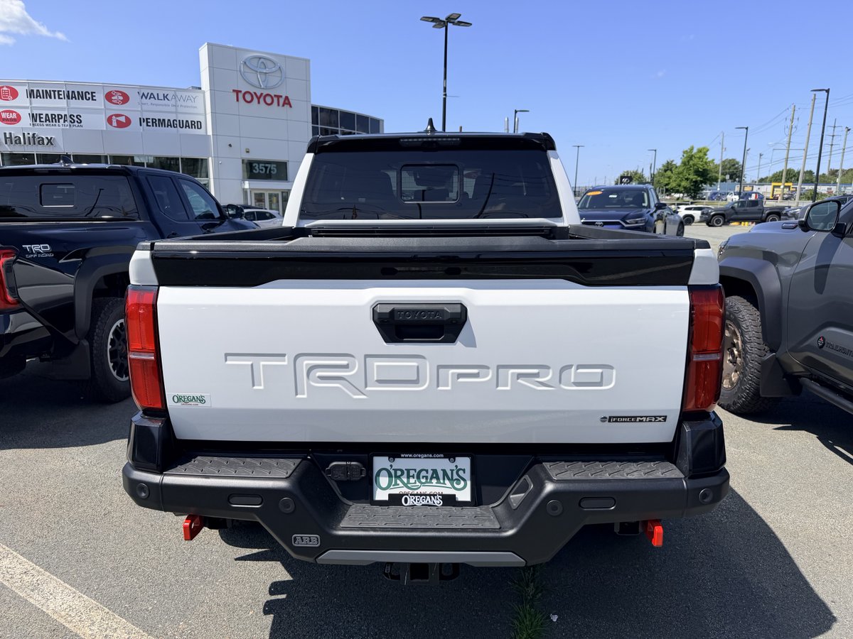 TommySomerton's tweet photo. Thinking of going from a car back to a truck 🛻. Don’t need full size. Thoughts on this one? Seems pretty awesome. 😎 👍
#Toyota #TRDPRO https://t.co/XIJvfq9DXe