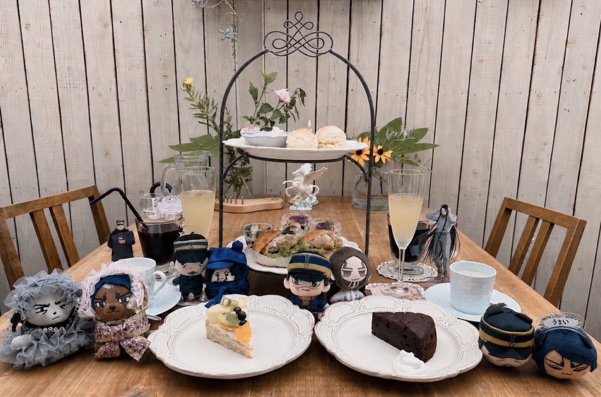 ad1_ba's tweet photo. 金カム好きのお友達とアフヌン☕️
並べたら賑やかになった♡
優雅に頂きました🥂✨ https://t.co/BJjDMqnF4J