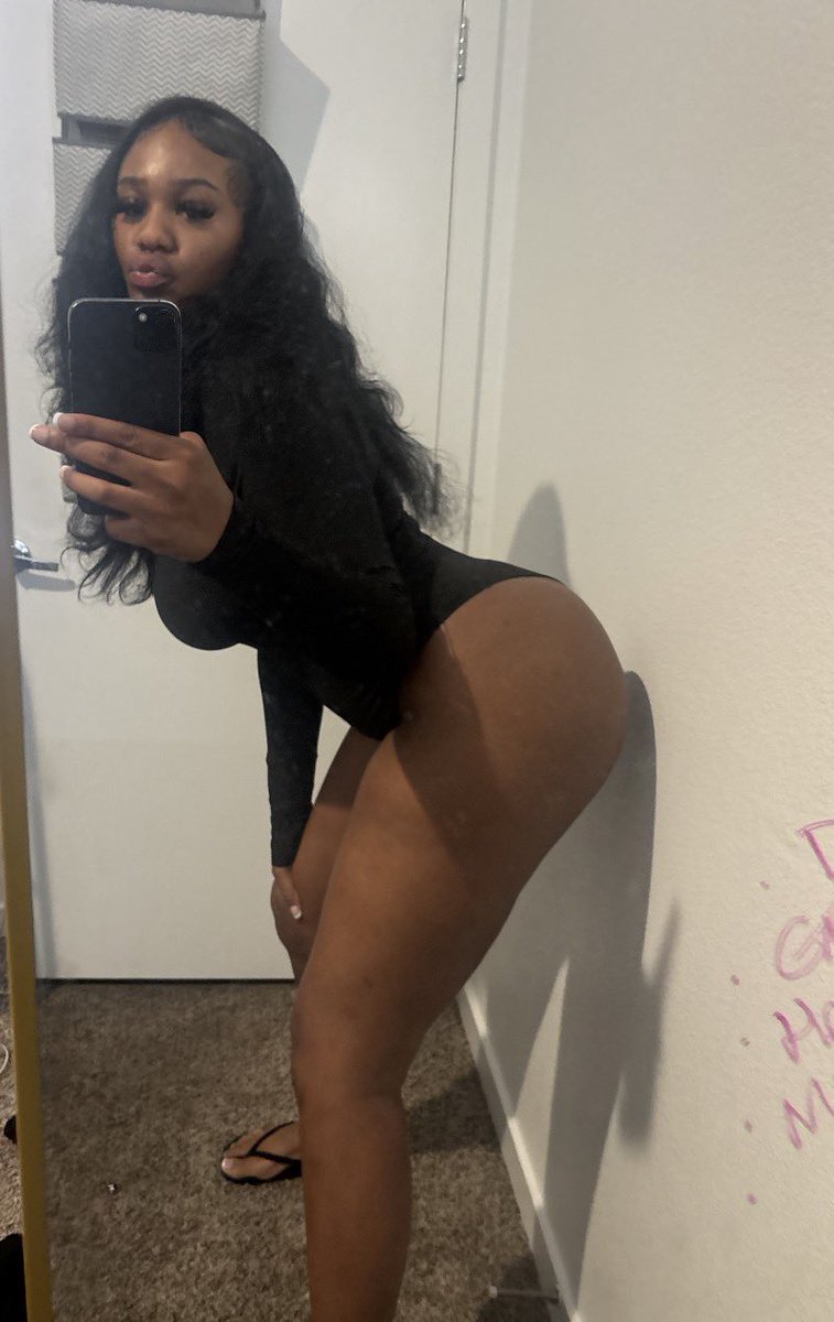 cherishdanaye's tweet photo. Can I sit on it ? 🙄 https://t.co/jFypDmBeH4