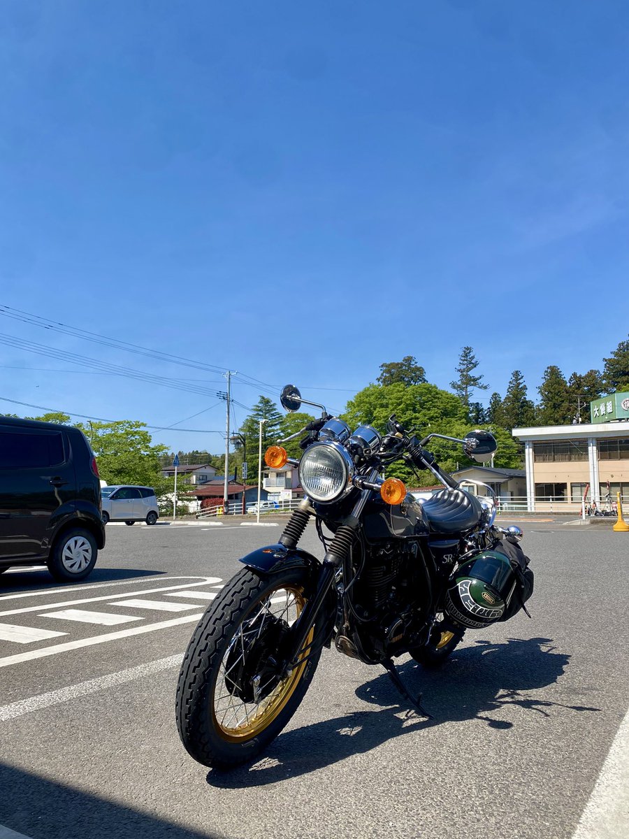 DO666_'s tweet photo. バイク9月上旬に戻ってくる予定。
アメリカから取り寄せてもらったピストン+カムチェーンの交換、その他諸々確認のためエンジン下ろしてもらった。
あと暇つぶしに作ったSR擬人化 https://t.co/mA9SmHLflG