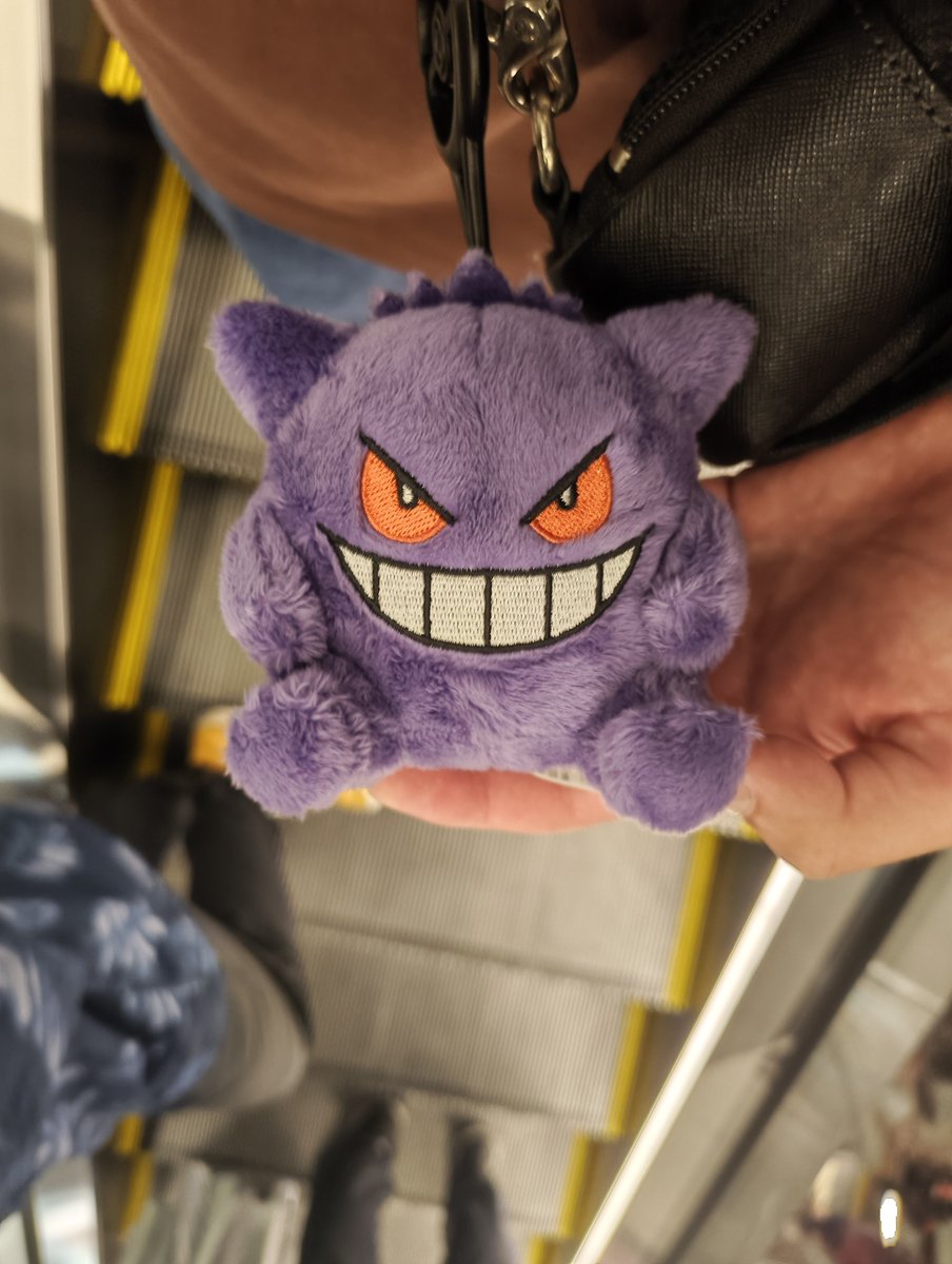 Pokemon_get12's tweet photo. 最近、新しくミニゲンガーをGETしました😊
小さいけど、毛並みしっかりしてて触り心地良くて気に入ってます(⁠*⁠´⁠ω⁠｀⁠*⁠)
この何とも言えない表情がたまらんです(⁠・⁠∀⁠・⁠)

＃ポケモン
＃Pokémon https://t.co/Ka9vty3HnN