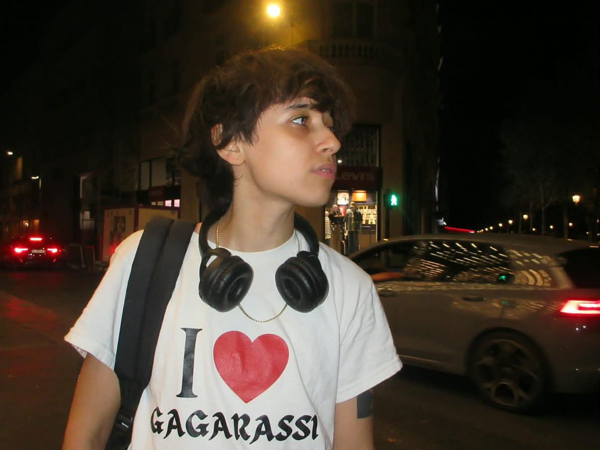 gagarassi's tweet photo. qui d’autres aime gagarassi ? #lesbienne https://t.co/7Gfz4Hoivc