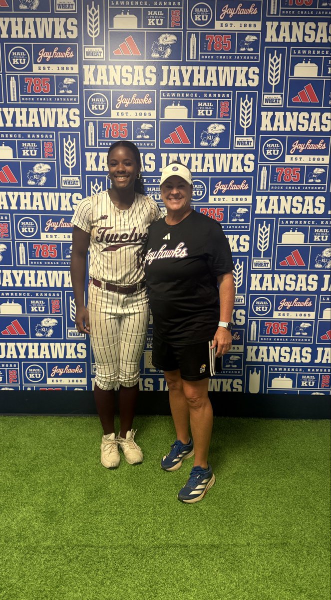 Mais15Jones's tweet photo. I had a blast at the KU camp today!! Thank you so much @CoachMcFalls @CoachJayGwyn @JackNLucysDad for putting out the camp and @LauraHeberling for the pitching instruction.  I can’t wait to apply what I learned during the season! Rock Chalk❤️💙!! @KUSoftball @SoftballTwelve https://t.co/FdI7Kezt5V