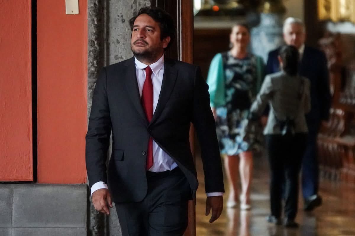 DTanates's tweet photo. Asesinaron a 80 INDÍGENAS en la Montaña de Guerrero y la 4T no dijo nada. No sacó ningún comunicado. 

Le quitan la VISA GRINGA al NepoBaby del Bienestar (Andy hijo) y toda la 4T (gobernadores, senadores y diputados) sale a mostrar solidaridad con el hijo de papi AMLO. 

Lo único que ha hecho el hijo de AMLO
 ¡Es ser hijo de AMLO !!!!

Un PARASITO que toda su INUTIL existencia ha vivido del engaño y en lujos, aqui lo dice su tio ANTES del 2018