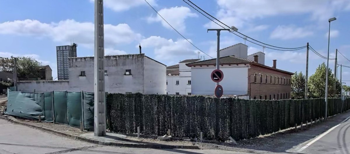 casa_cuartel's tweet photo. #cadadíauncuartel (1681)
Hoy vamos a conocer la #casacuartel de #Angüés (Huesca):

📐 ¿Eusebio de Calonje Francés?
💶 @guardiacivil 
🗓 1970
📍 42,10972° N, 0,15216° O
🏘️ 9
1/4 https://t.co/If7GGftlBK