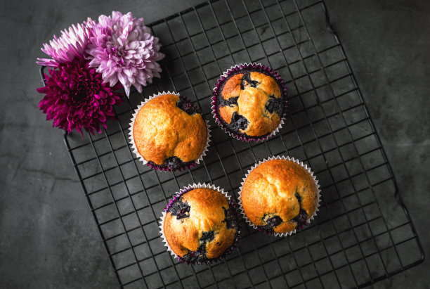 CioarRzvan's tweet photo. Neighbor morning surprise—left fresh homemade blueberry muffins on Mrs. Li’s doorstep this sunny Saturday! Big smiles, small kindnesses https://t.co/dUCFgwxTMB