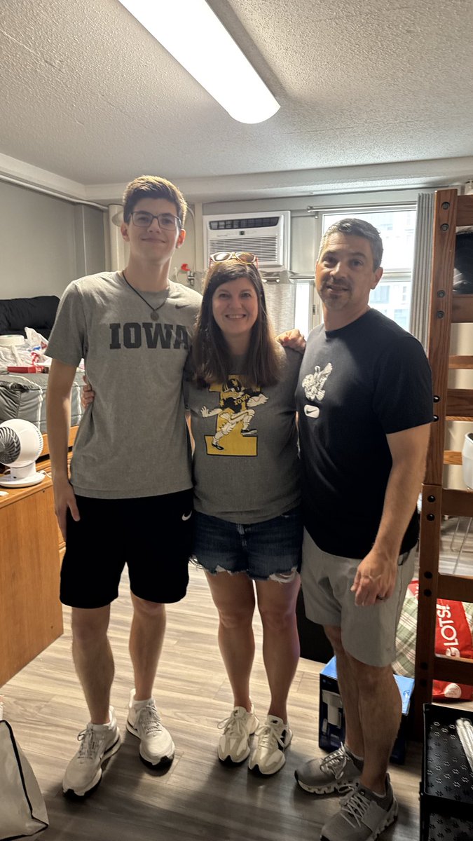 uiowa's tweet photo. First Hawkeye home acquired 😎 https://t.co/yvpVyJcQO0