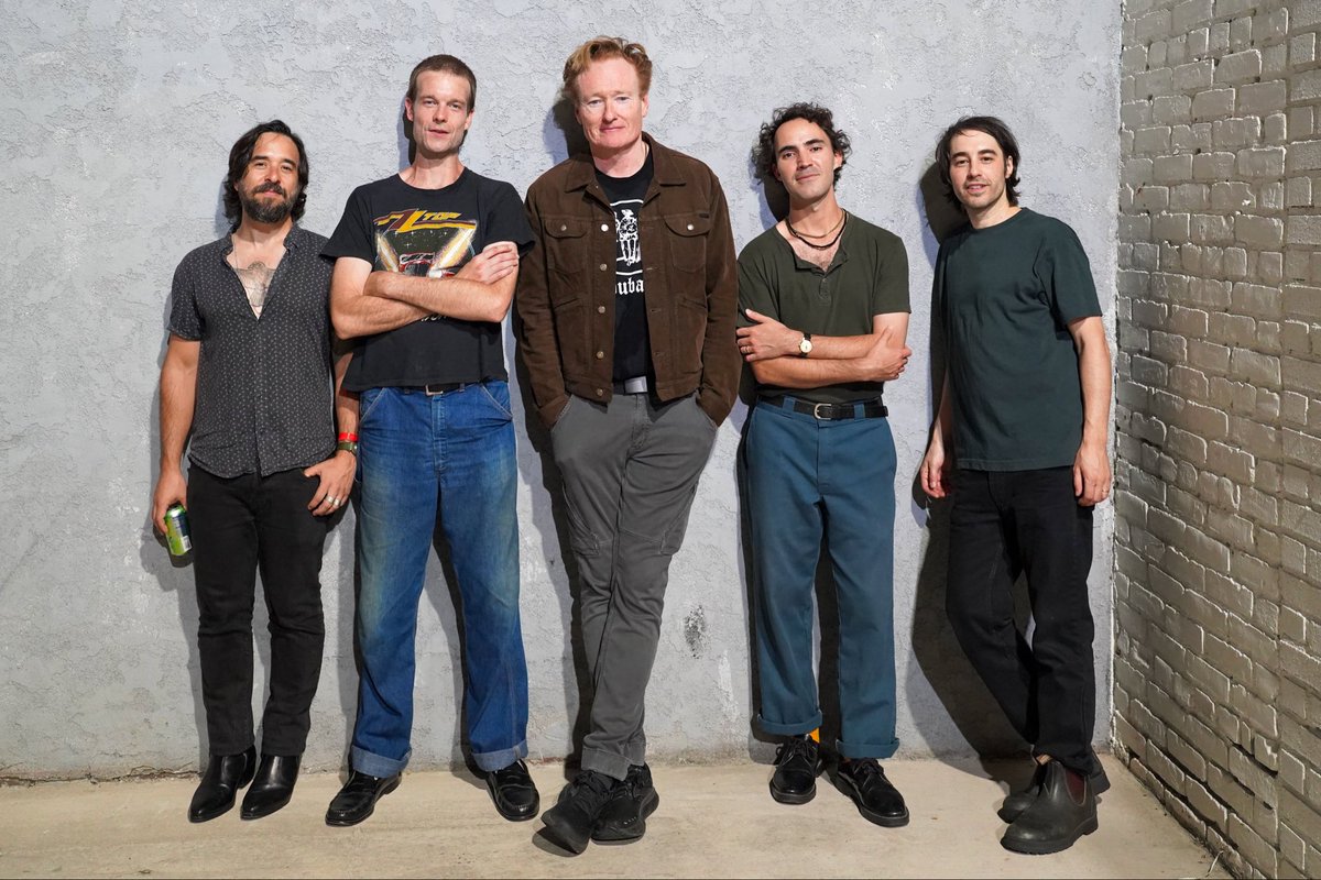 ConanOBrien's tweet photo. Meet my new band, The Vigodas. This is what we look like when we stand in an alley. https://t.co/bBzSZNSvRz