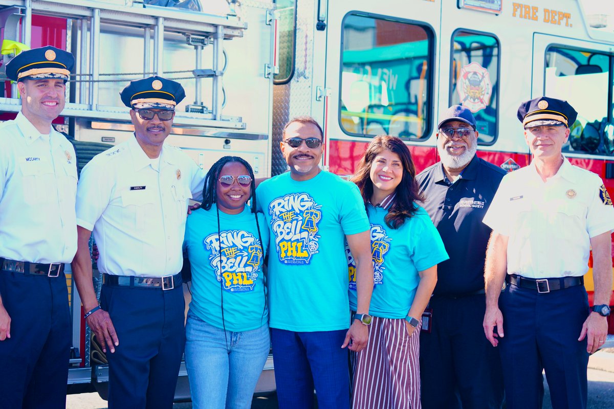 PHLschools's tweet photo. Roosevelt Mall was the perfect final stop for the 6th Annual Back to School Bus Tour! 🚌🎒🎉

Thank you to everyone who came out for backpacks, school supplies, resources &amp; back-to-school fun!

Big thanks to @IBX, @IBXFDN, @LiveNation &amp; all our partners!

#BackToSchool #PHLed https://t.co/ZDPZO1wWju