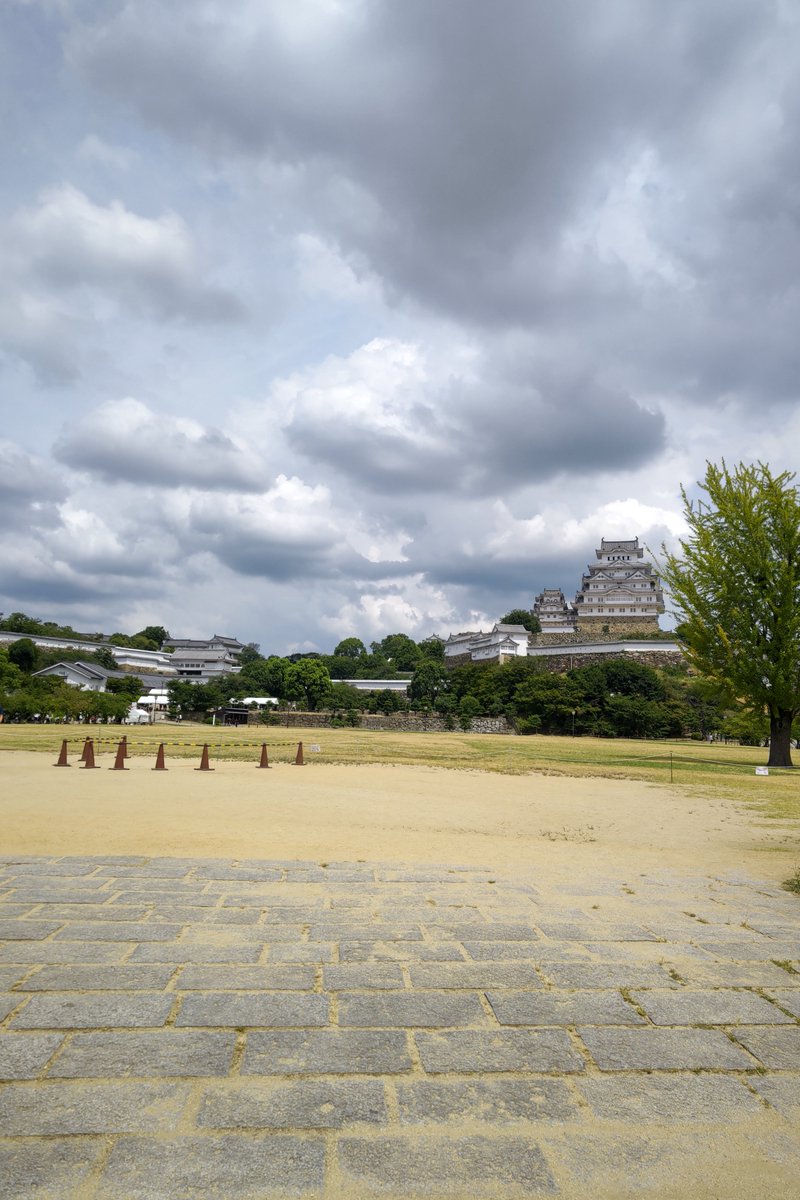 hakutaka1206's tweet photo. 姫路城へ　やっぱ迫力あったな
みゆき通りも雰囲気あって良かったけど　ガチャの店多かったような https://t.co/rHHavzgVUZ
