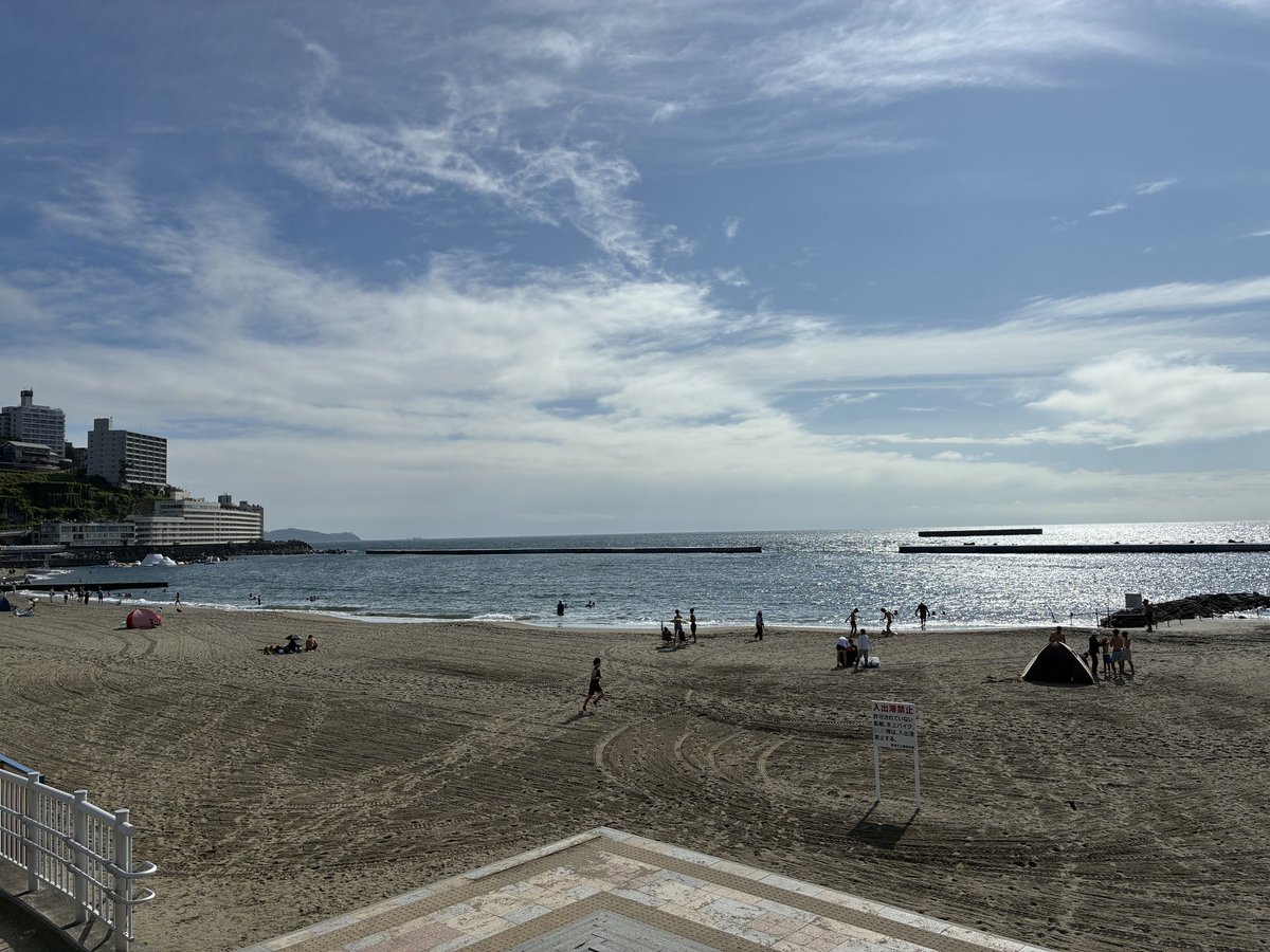 zukyoooooooooon's tweet photo. ピンポンパンポーン

サンビーチ監視塔より
お知らせします

8時半頃のサンビーチです

少し風が強く
波が立ってます

風のあるおかげで
過ごしやすいです

Have a nice day

#熱海
#ATAMI
#アタミ
#サンビーチ https://t.co/0hsNlOfbeF