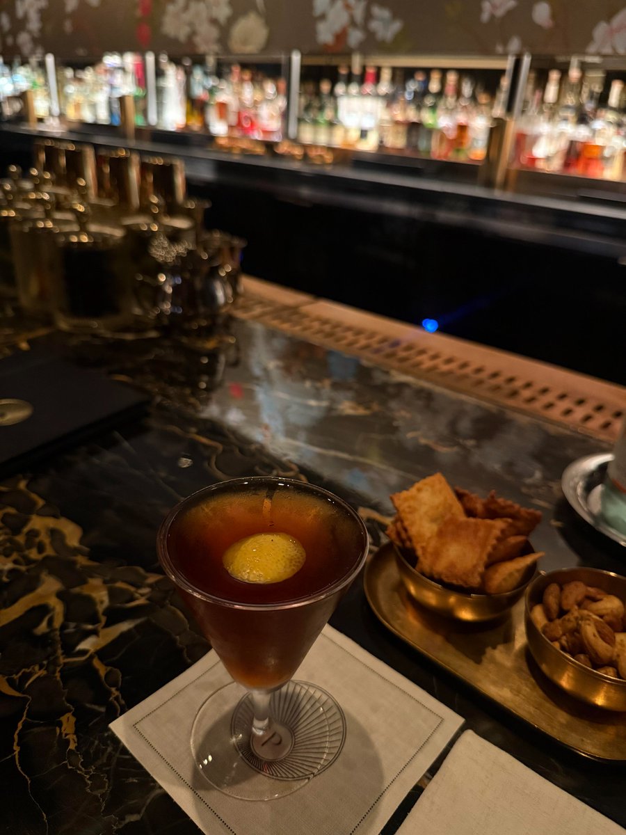 Tom_ydj's tweet photo. Mastering the art of solitude in a chaotic world. Sip slowly, feel deeply, and treasure the quiet poise that comes from within. https://t.co/I69DRb3wFw