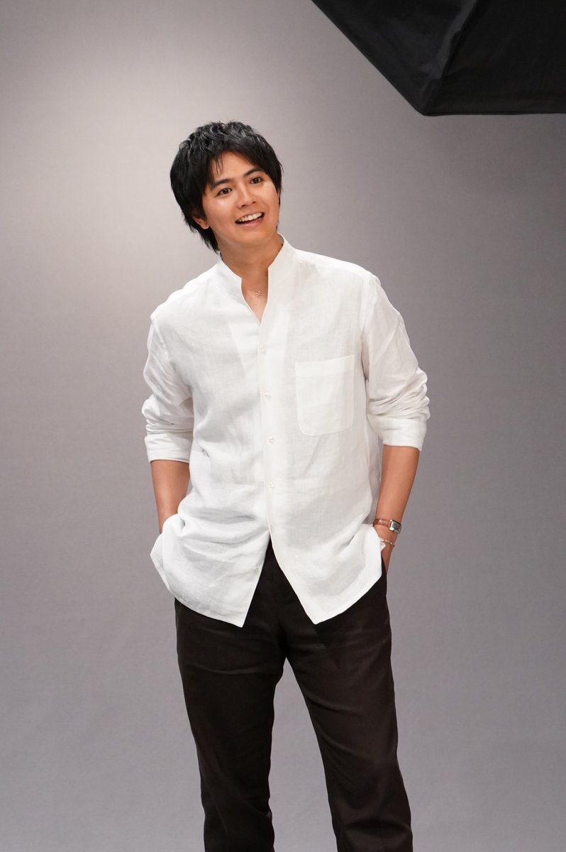 oshare_clip_ntv's tweet photo. 今夜の #おしゃれクリップ
ゲスト #片寄涼太 さん👑

“完璧主義”だった少年時代。
ダンス未経験で飛び込んだ環境で、
周囲との差に苦しみ、
母に「辞めたい」と打ち明けた過去。

#白濱亜嵐 さん、#町田啓太 さん、
ご家族が明かす14年間の軌跡💭

TVerリアルタイム配信🔥
🔗https://t.co/GfmwUHZC23 https://t.co/jYwor5htlh