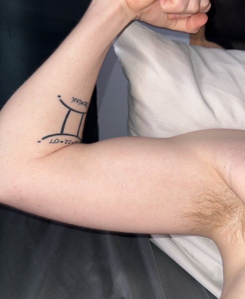 brodyIol's tweet photo. bicep pic day 2 🙂‍↕️ https://t.co/4uU64baYZj