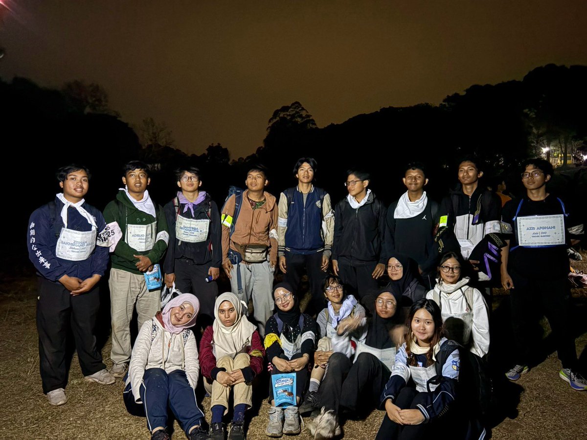 Dipdimhuhuhiha's tweet photo. SELAMAT BERTUGAS MEDIK BASEEE, barisan TERPINTAR dari yang TERKUAT https://t.co/Nx1RWYmNyt
