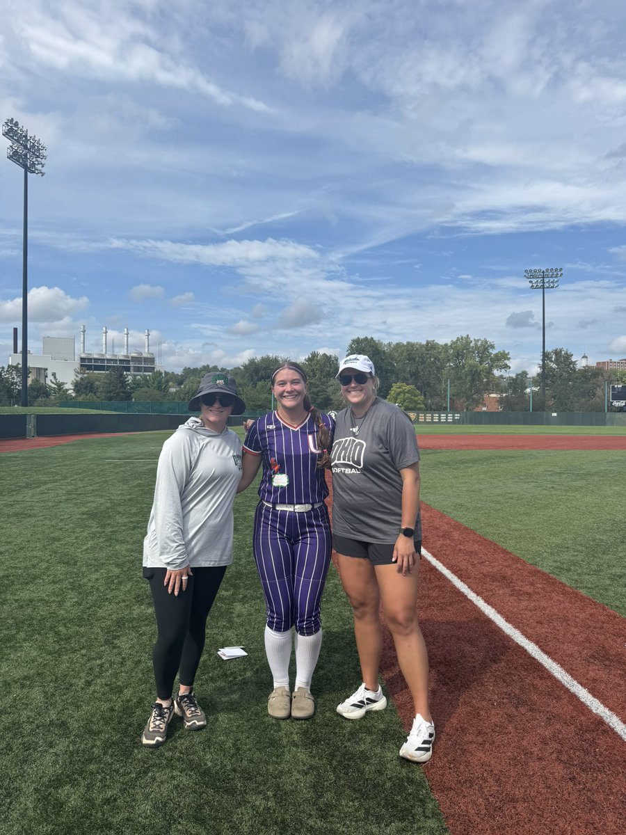 BReinbolt4's tweet photo. Had the BEST time today in Athens attending the @OhioBobcatSB camp! Campus was so beautiful and the energy was amazing. Thank you to coaches and players for putting on such a great camp, hope to be back soon! Go Bobcats💚 @Paige_McMenemy @avrey_steiner https://t.co/lYZMpnwOmN