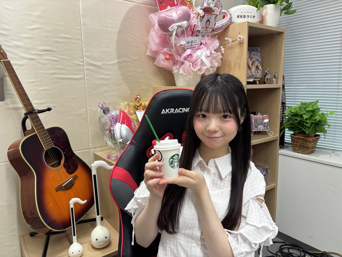 AKB48_staff's tweet photo. 【さーちゃんのお知らせ👑】

／
　本日📻⟡.·
　tbcラジオ：8/16(日)19:00～
　RKBラジオ：8/16(日)22:30～
　「MUSIC BAR MIRAI亭」
　@mirai_idol_tv
＼

20期研究生 #大賀彩姫 が出演します.ᐟ.ᐟ
ぜひお聴きください💗.∘　

@Saki_Oga0516
#MIRAI亭 #AKB48 https://t.co/4X4YPyHMLb