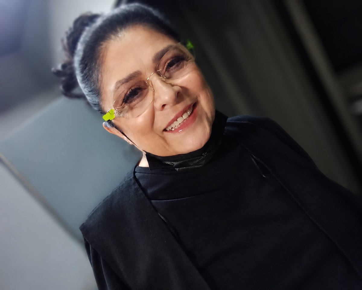 CalabrezAnanda's tweet photo. Una sonrisa que atraviesa la pantalla y calienta el corazón. ❤️✨👑❤️ #VictoriaRuffo #QueenVick https://t.co/mYuKQMZ6lR