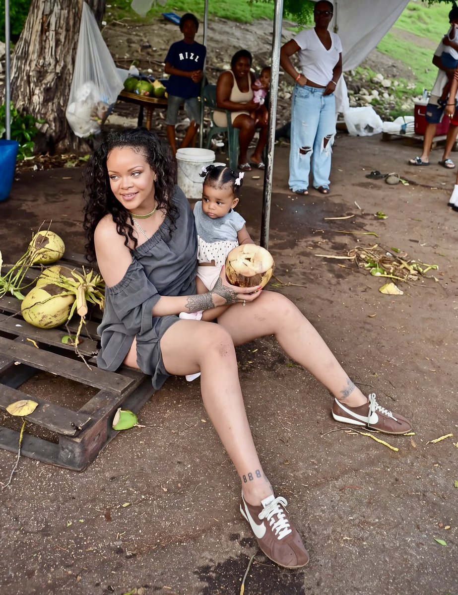 BahityaRonaldo's tweet photo. Rihanna in Barbados ❤️ https://t.co/lLZTYzqCCg