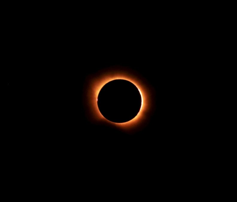 karpin_73's tweet photo. Fotos #eclipse total de Sol del pasado 12 de agosto en Calaceite (Teruel) realizados con Canon 6d+300 mm f/5'6+Filtro Baader ND5.0 con compañeros de @AstroMontseny 
Una experiencia inolvidable!
#totaleclipse
#EclipseEspaña 
@AstroBreda https://t.co/qOwTXHq1ux