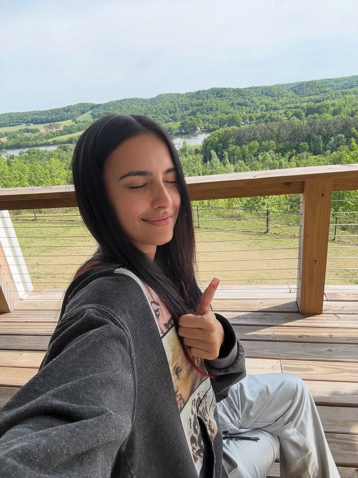 wwytuvu's tweet photo. Avisa ele

Kylia-au 
#kylia 

Onde Kylie era apaixonada por sua melhor amiga,malia, mas, por conta de problemas familiares,ela teve que ir para outro país.

Depois de 9 anos fora do país, Kylie volta para sua antiga casa. https://t.co/evovi95PNx