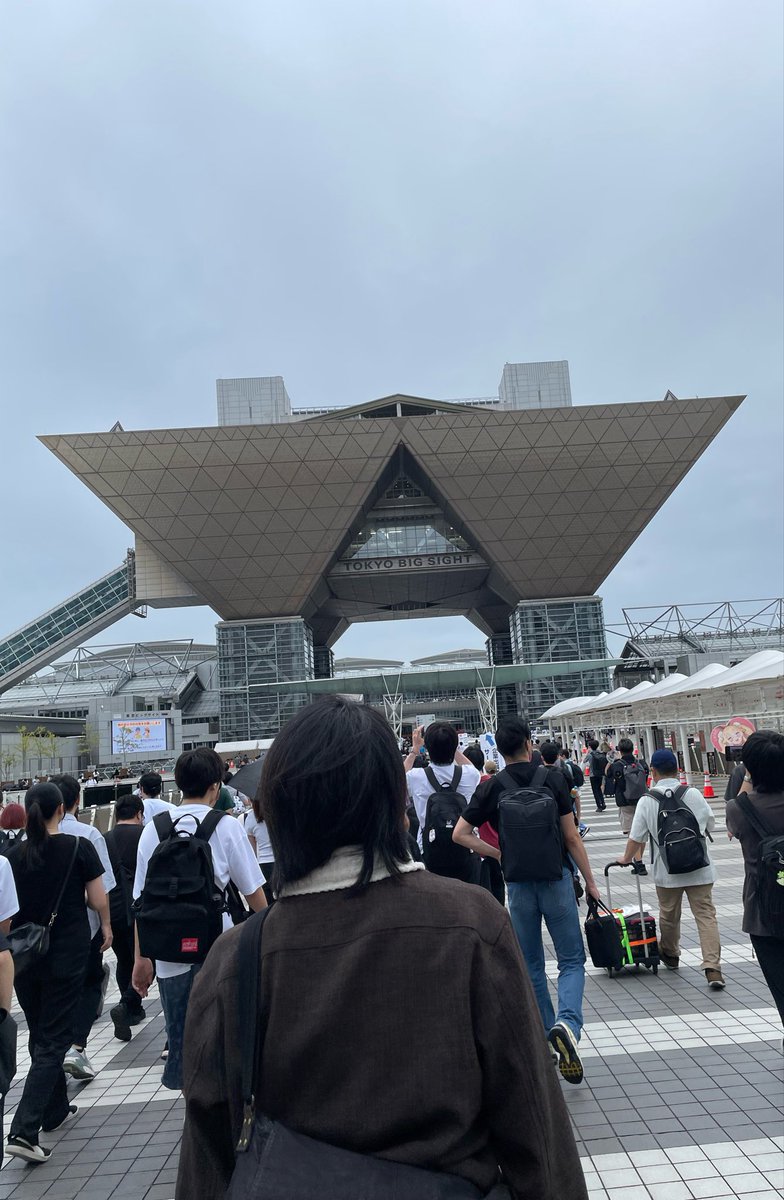 amica_c's tweet photo. 10時開場です。本日も新刊ありません。 https://t.co/wcnCx3zAaW