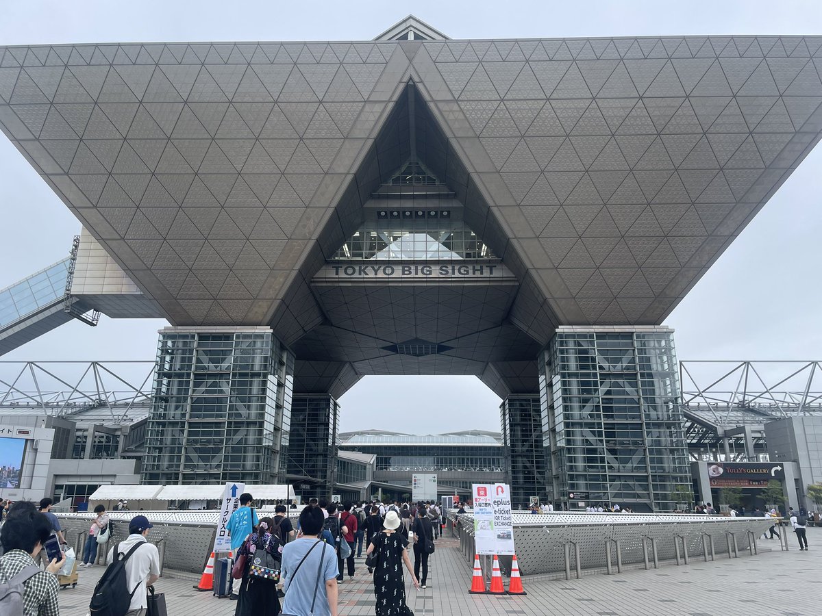sueccchi's tweet photo. コミケ2日目。今回はスタッフに招集されなかったのでアーリー入場の一般参加。割と涼しくて快適 #C108 https://t.co/JBlkGGFVWh