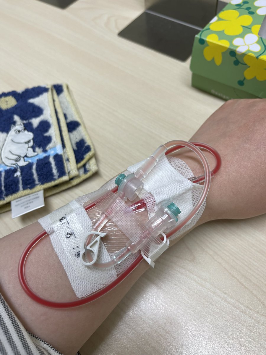 Indigo_towa's tweet photo. 今実は妊娠8ヶ月なんだけど、健診終わりそうって時に先生達がバタバタしだして誰かなんかあったのかなーなんて思ってたら私だった。今すぐ妊娠をやめないと母体の命が危ない数値が出てるので急いで手術の準備しますって車椅子で運ばれた。あれよあれよと手術のための検査して https://t.co/DbSuFJkkyz