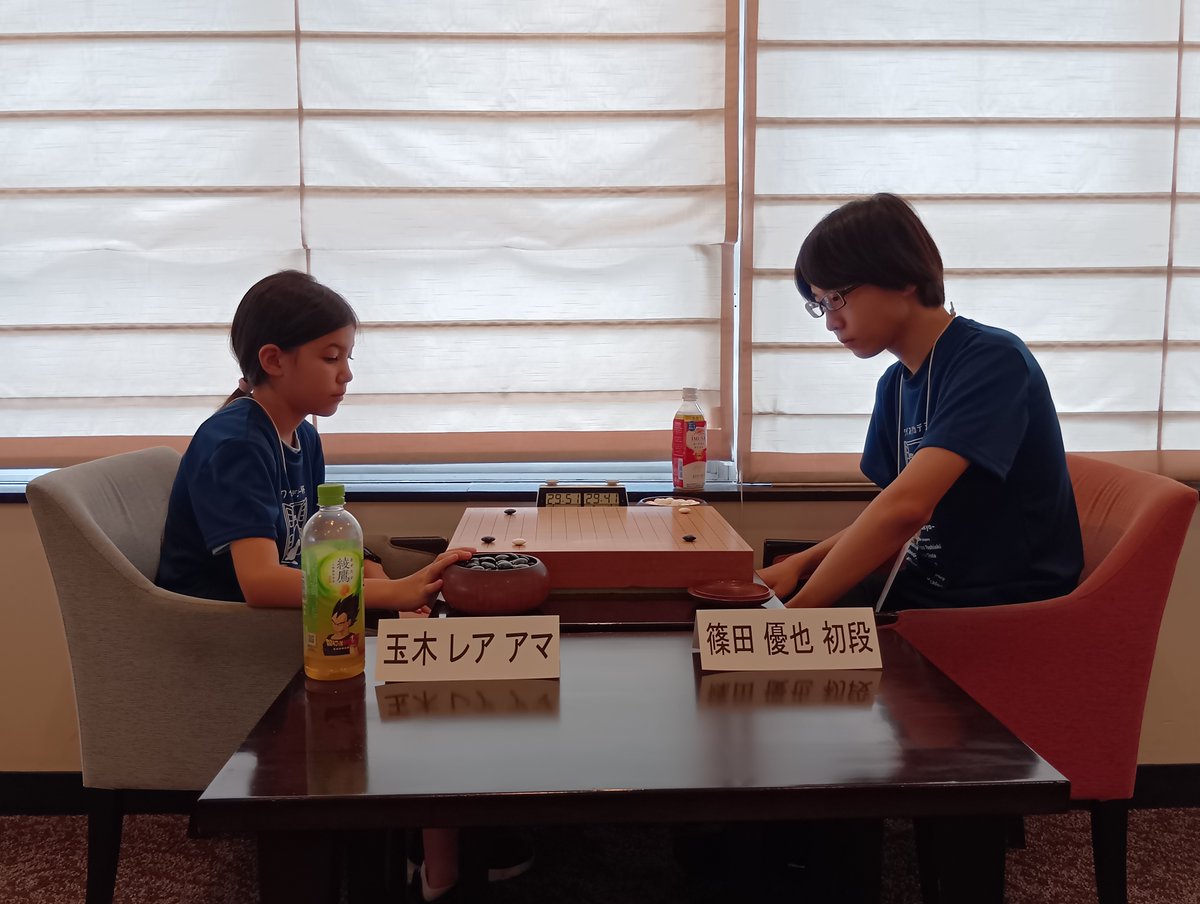 yscup15's tweet photo. 第７回ワイズアカデミー杯、２日目第３局始まりました。國松初段VS鈴木アマ、吉田初段VS橋本アマ、篠田初段VS玉木アマ、小幡初段VS蘇アマ。 https://t.co/VxkV1au08b
