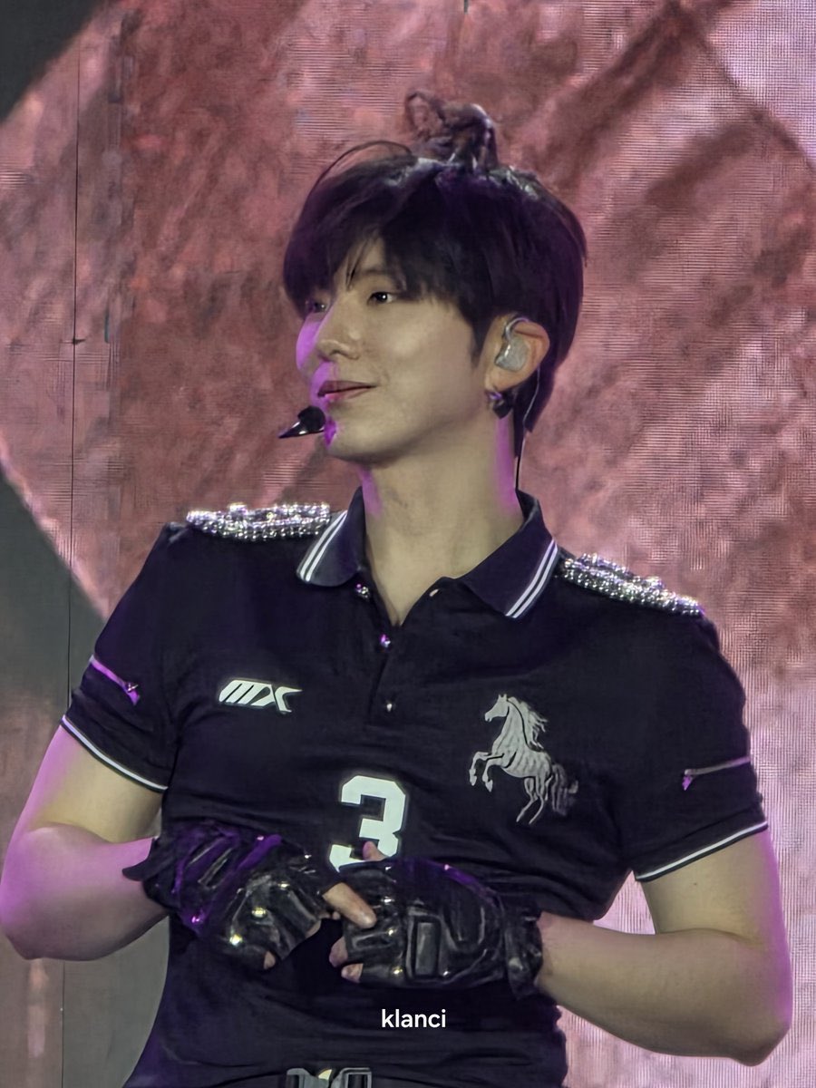 luv2kh's tweet photo. 와 헤어 의상 뭐지 https://t.co/oTikUV7zBx