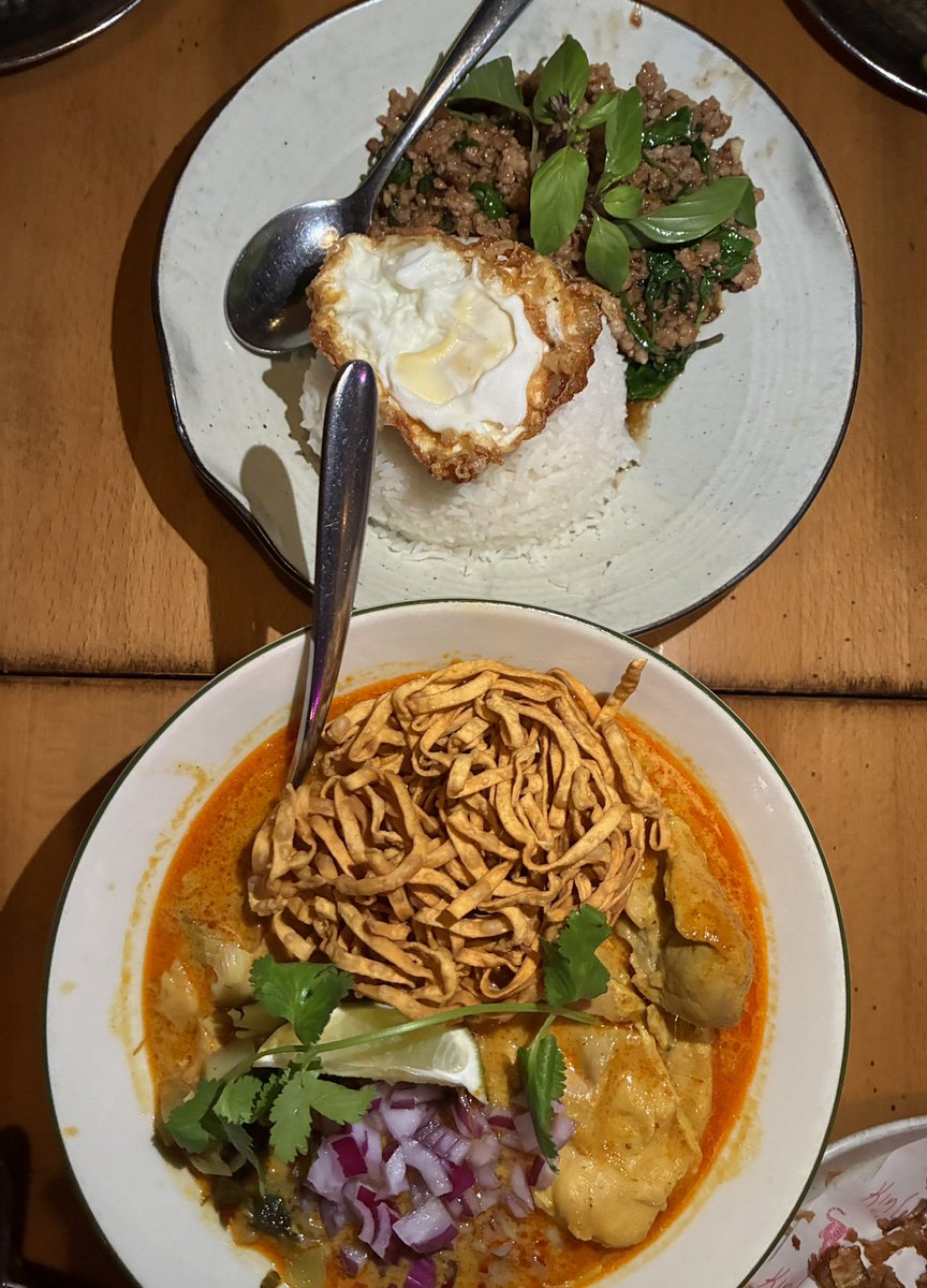 aeryci's tweet photo. #AERYCIEATS Seattle thai food >>>> https://t.co/tkzsd30gst