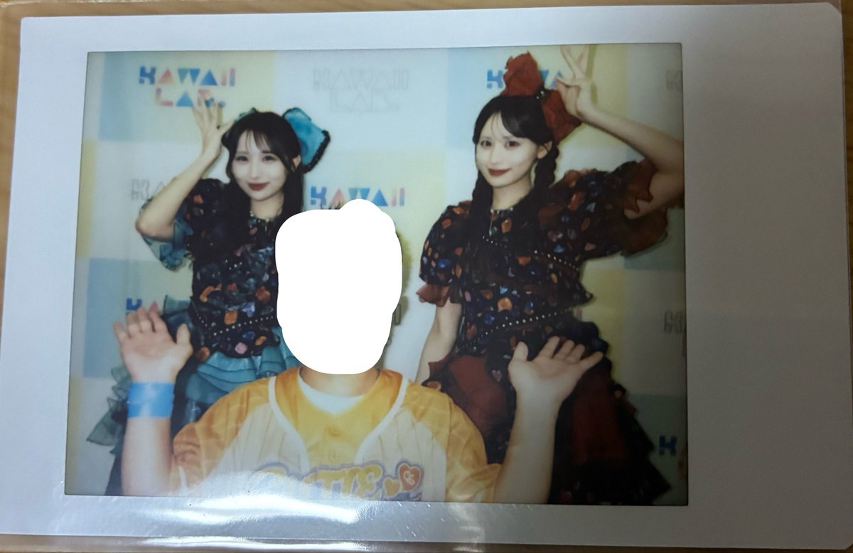 _Rise_Paru_Miyu's tweet photo. Princess Girls♡ なちこと
ことみに会ってみたく大特参加決めたのに
叩きで敗北。
会うためにはこのユニチェキ一点狙いやったからしんどかった
笑瑠ユニが神々しい🫠
緊張してチェキポ伝えないまま着席してた
🍬ちゃんになりました！
世界一美人な2人に挟まれて最高でした！

#PrincessGirls♡
#きゃんちゅー