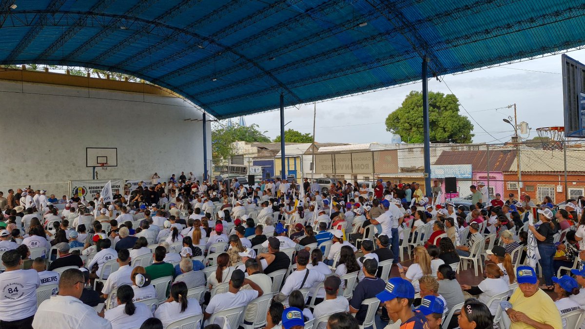 ADemocratica's tweet photo. Hoy desde la parroquia Santa Lucía de Maracaibo, excelente reunión de trabajo con las estructuras parroquiales del partido. El encuentro fue acompañado por nuestro compañero Piero Maroun, Secretario de Organización Nacional, y demás miembros de la Dirección Nacional, Edgar Zambrano, Williams Dávila, Oneida Guaipe, Clever Lara, Oscar Pulido, Freddy Marcano, y la Dirección Regional encabezada por Luis Matheus y Manuel Velazco. Democracia y libertad.🇻🇪