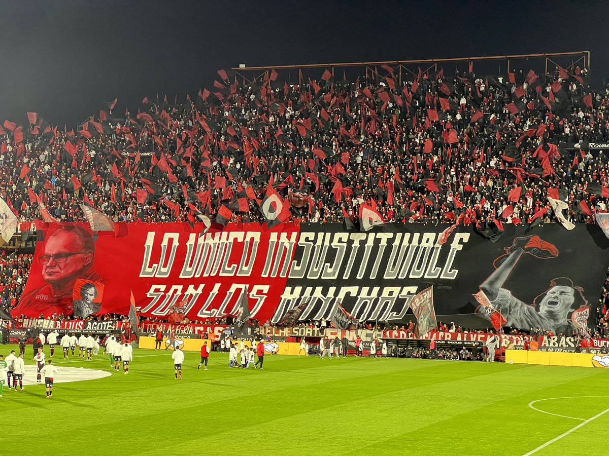 tayleprosa's tweet photo. ❤️🖤 https://t.co/AxhVaxgukj