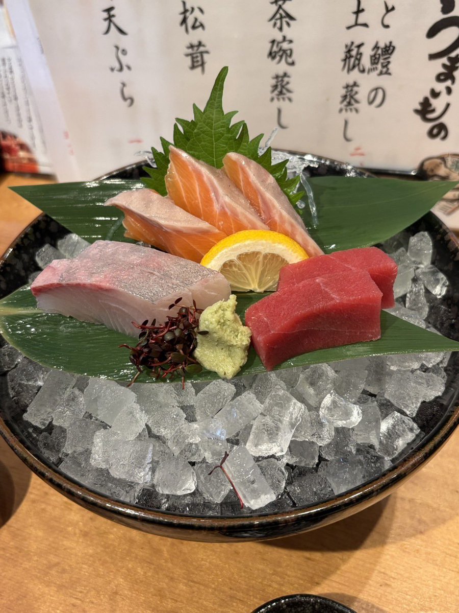 summer_n0305's tweet photo. 8月14日お誕生日だったから、夫とごはん食べに行ってきた〜！
2日間、私の食べたいものに付き合わされる夫氏🍣 https://t.co/QBybgiCUep