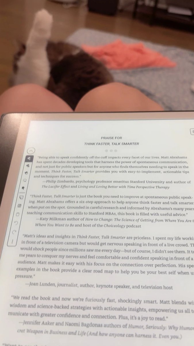 cryptoqueedw's tweet photo. Reading at night always helps me fall asleep better. https://t.co/mY0oyKhYWQ