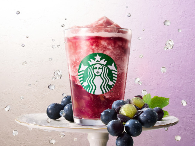 livedoornews's tweet photo. 【🍇】スタバ、“巨峰”が主役の新作ビバレッジを8月17日発売！大人のフローズンティー＆香るソーダ
https://t.co/Z5vZ9rwYzS

スターバックスは17日から、秋の味覚“巨峰”を主役にした「芳醇 巨峰 フローズン ティー」と「チラックス ソーダ 巨峰」を、全国の店舗で発売する。 https://t.co/zgj7BTkNIx