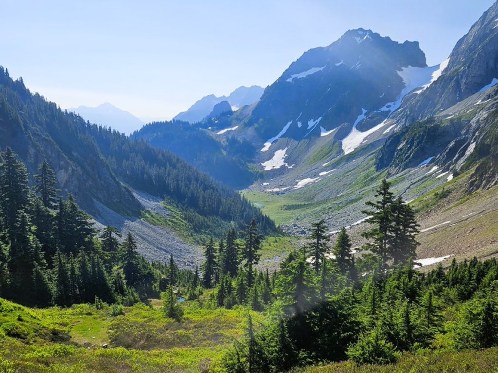 deninisc230's tweet photo. It's summer and markets are in a pull back. So let's do a photo share. Share a photo with me. Please reply to original post so they are all together. Tell everyone where it was taken.
View from Cascade Pass. North Cascades National Park Washington. https://t.co/rMrfF2VpBv