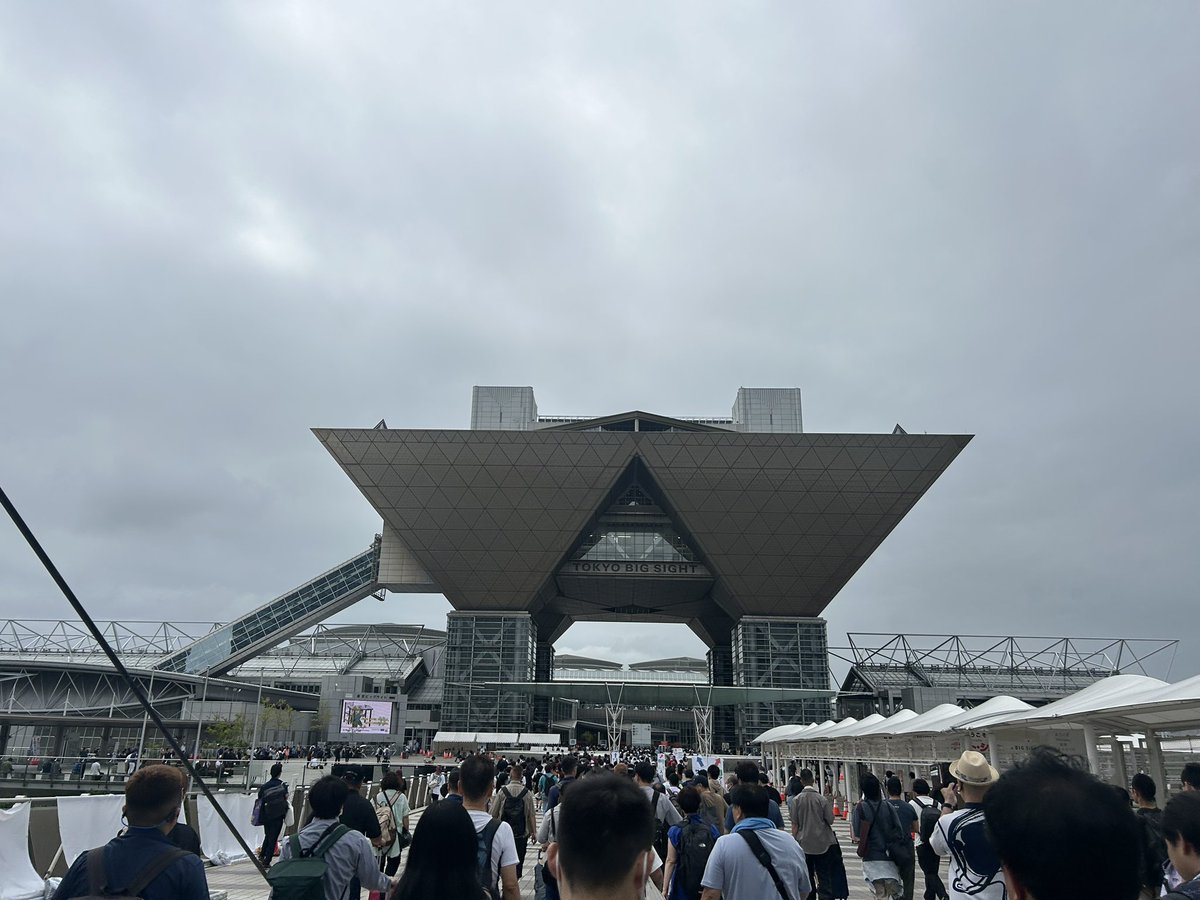 pre9886's tweet photo. コミケ来てます https://t.co/oLet6kegY1