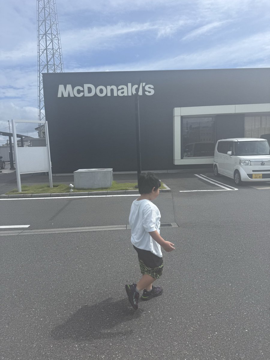 tama__love's tweet photo. 朝マックぅ https://t.co/dkCiA8V1BE