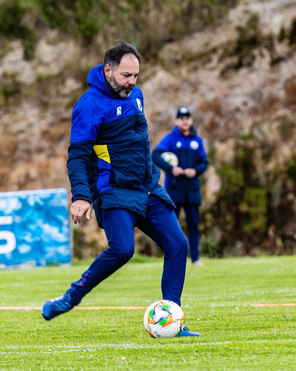 SebasHurtado93's tweet photo. 🚨 EXC. Y UN DÍA VOLVIÓ A ENTRENAR…

Jonathan Risueño se reintegró este viernes a sus labores y volvió a dirigir el entrenamiento del Deportivo Pasto.

Después de los últimos días de incertidumbre alrededor de su continuidad, el técnico español nuevamente estuvo al frente del grupo.

¿Todo a la normalidad? 

📸 @quiquerosero