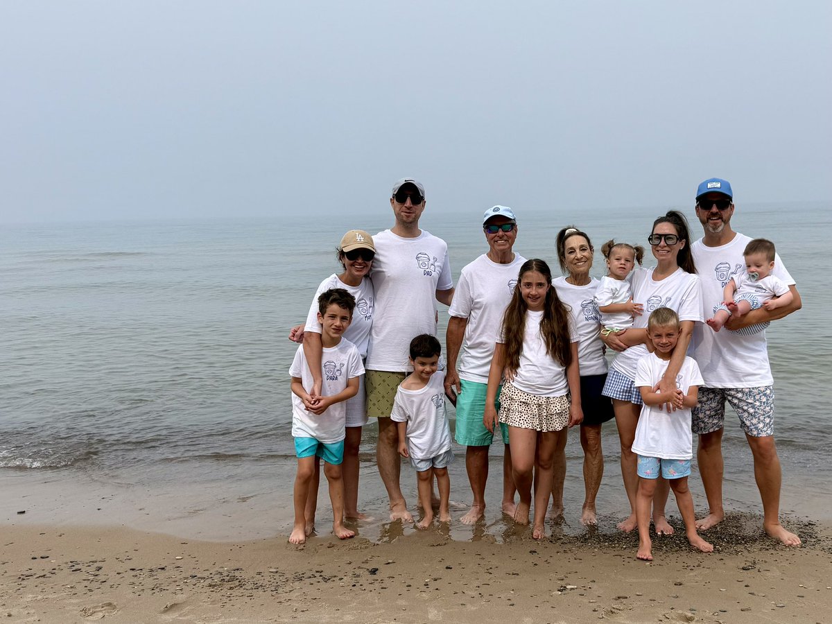 ryansteinbergmd's tweet photo. The end of a much needed week long family trip. Love time with these people. It’s never enough. https://t.co/exPfQFuwc9