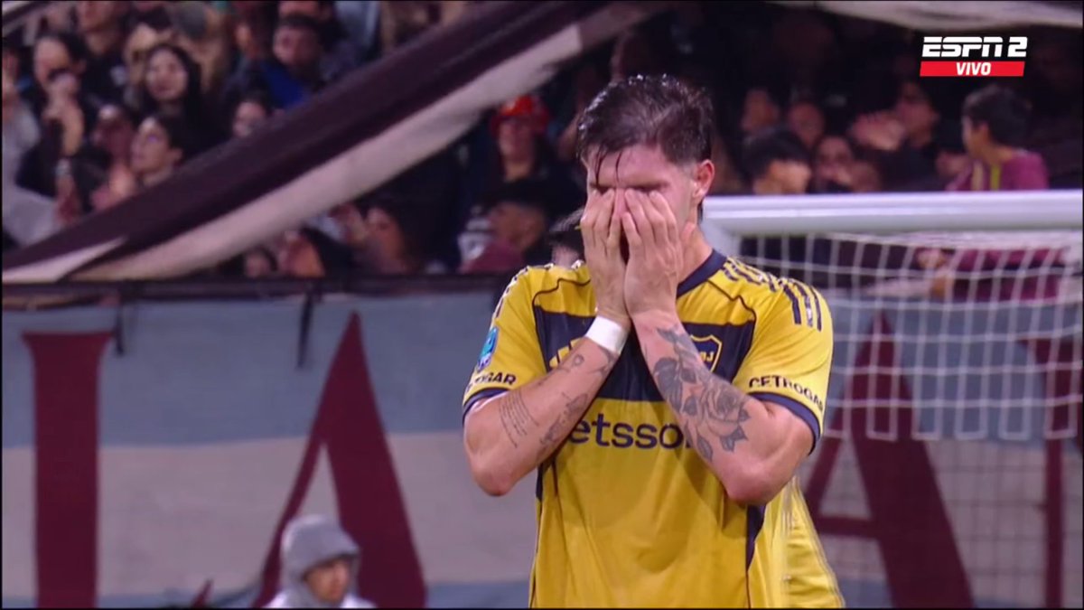 la12tuittera's tweet photo. 45+1' Uff en la última se LESIONÓ PELLEGRINO y él NO LO PUEDE CREER. https://t.co/Y454HCEl7u