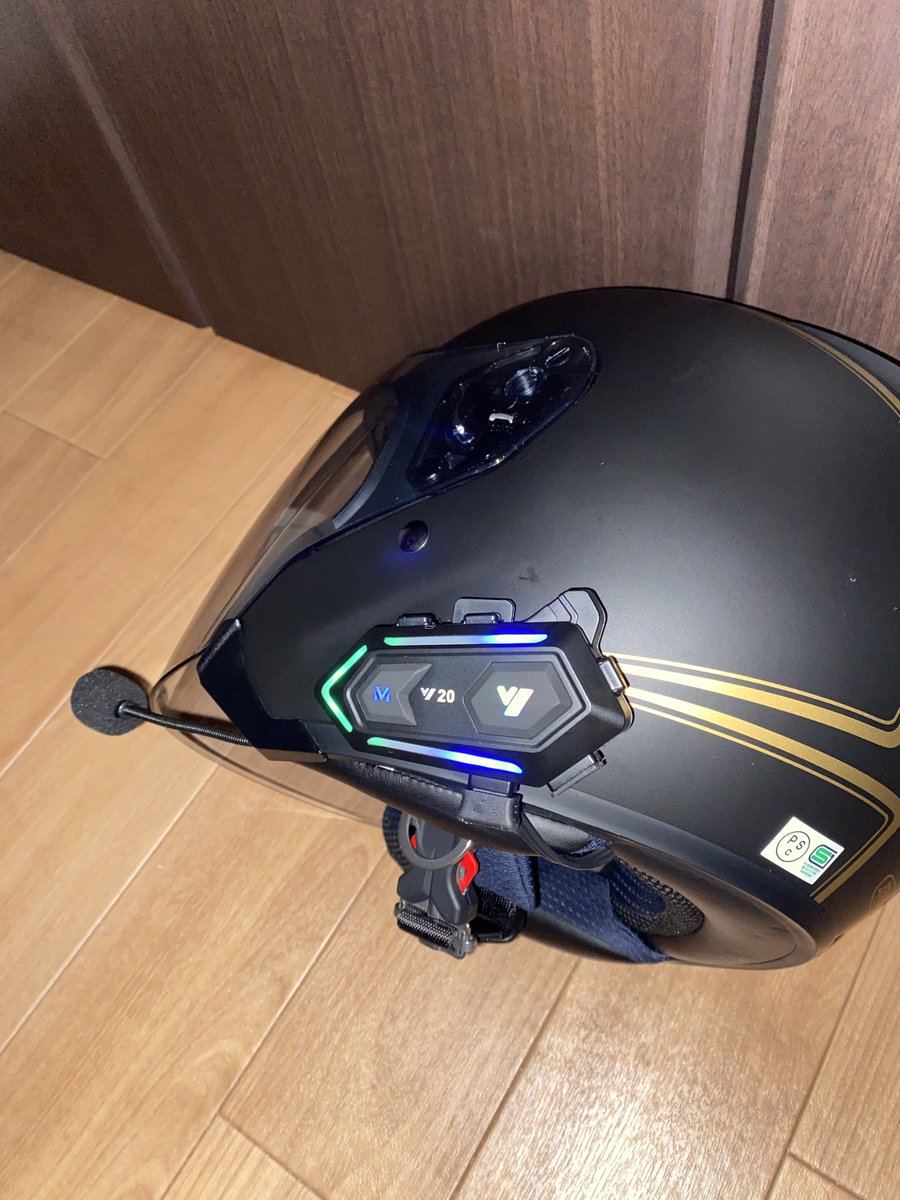 tokyo_mater's tweet photo. 𝒎𝒚 𝒏𝒆𝒘 𝒈𝒆𝒂𝒓...

ヘルメットがキツくてどうしようもないので同じZenithなんだけど別シリーズ（YJ17→YJ20)を買いました。満足。

一緒にインカムも買いました。意味もなくゲーミングに光るあたり大変アタマ悪そうでお気に入り。 https://t.co/drCsn3Qg5q
