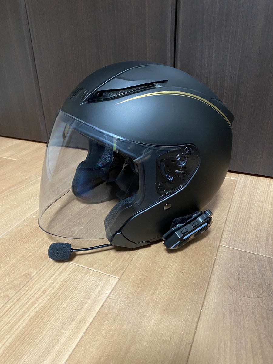 tokyo_mater's tweet photo. 𝒎𝒚 𝒏𝒆𝒘 𝒈𝒆𝒂𝒓...

ヘルメットがキツくてどうしようもないので同じZenithなんだけど別シリーズ（YJ17→YJ20)を買いました。満足。

一緒にインカムも買いました。意味もなくゲーミングに光るあたり大変アタマ悪そうでお気に入り。 https://t.co/drCsn3Qg5q