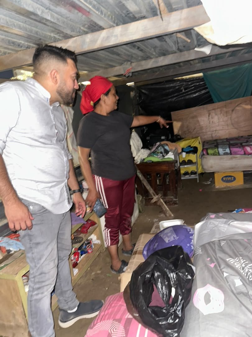 Boligrafo5G's tweet photo. Nancy y Fátima Sánchez necesitan de nuestra solidaridad en la OPP22 de #Vargas

Ambas perdieron a su madre y el hijo de Nancy aún no lo han identificado. 

Se les terminó la comida y el agua. 

¡No dejemos de ayudar a nuestra gente! 

🙏🇻🇪 https://t.co/chdp8wtPB3