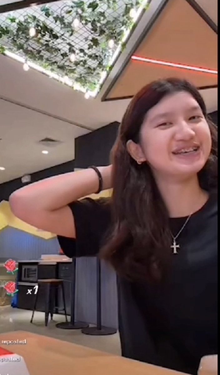 _RoWrites's tweet photo. "Deng, may surprise kami sayo" 
"si chog andyan" 

napakamot tuloy si deng 😭

cute ng reaction oh hay naku migs kahit kelan ka 😆 https://t.co/ik2f4jPtjU