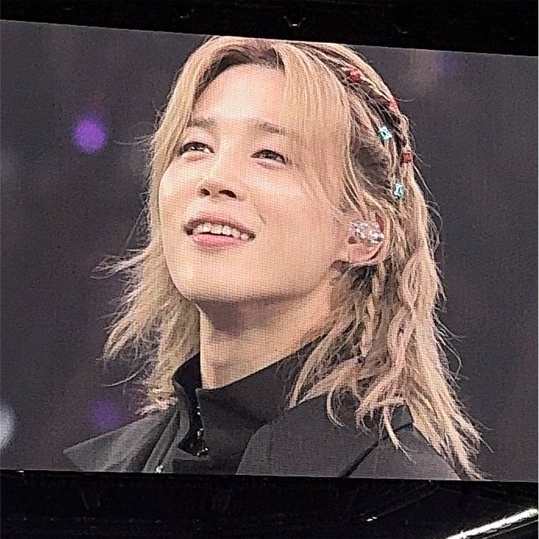 darlingsujim's tweet photo. jimin’s hair today, he looks soooo pretty 😭😭 https://t.co/uK7KkugPfg