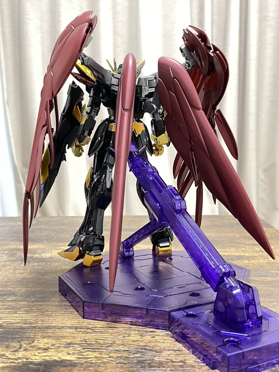 hiro_ro2022's tweet photo. MGウイングガンダムゼロリベリオン完成しました〜！

メタルコンポジットの配色を参考に全塗装しました☺️
だいぶ印象が悪っぽくなりましたがこれはこれで良き✊

＃ガンプラ
＃ウイングガンダムゼロリベリオン https://t.co/MbRxSd7iim