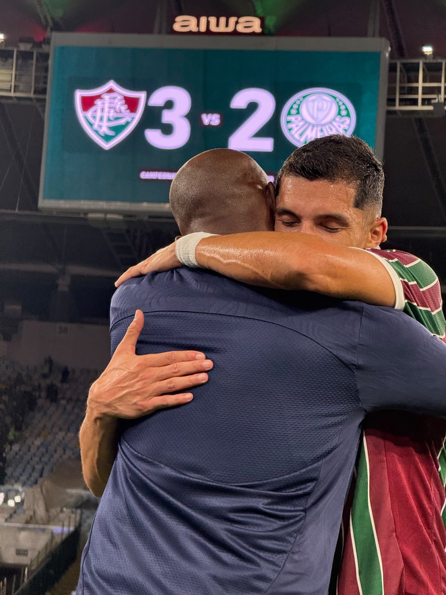 FluminenseFC's tweet photo. BOA NOITE, TRICOLORES! 🇭🇺

TERÇA-FEIRA LUTAREMOS PELA CLASSIFICAÇÃO! https://t.co/7pAiKtW5pM